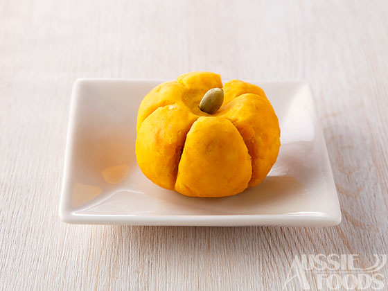 ハロウィンサラダ用かぼちゃ茶巾の作り方(スプーン)_かぼちゃの種で仕上げ